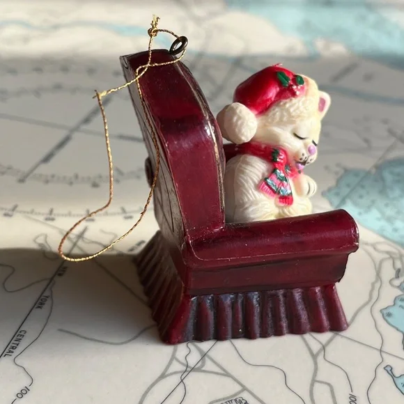 Vintage 1988 Wang's Sleeping Cat in Chair Christmas Ornament - Picture 5 of 7